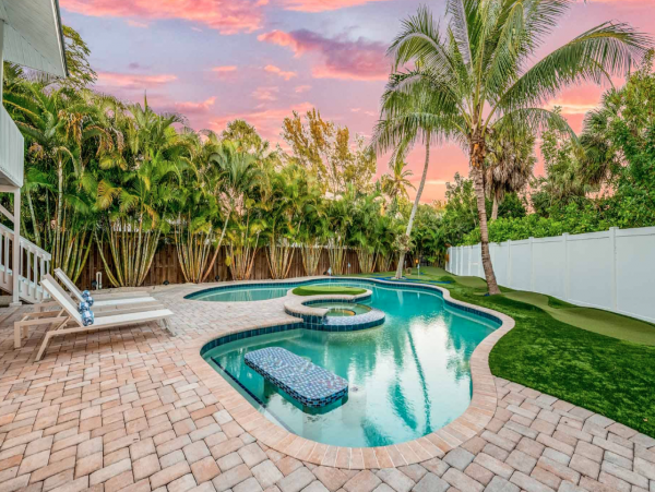 Walk to the Beach Three Bedroom Rental Home in Anna Maria